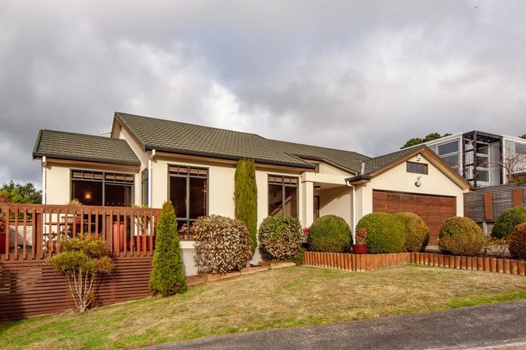 Photo of property in 16 Wantwood Grove, Churton Park, Wellington, 6037
