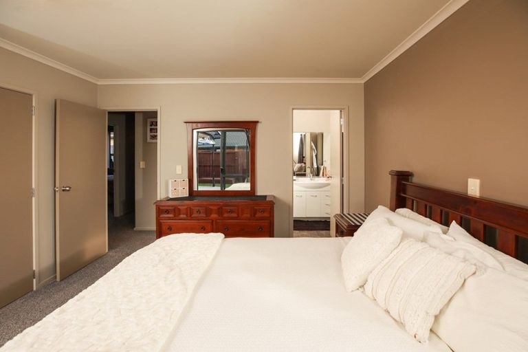 Photo of property in 5 Nobleman Place, Hamilton East, Hamilton, 3216