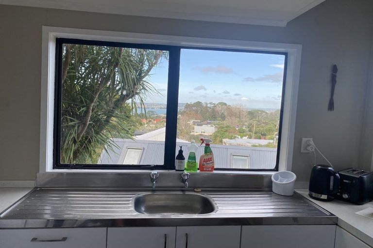 Photo of property in 1/20 Colonial Road, Birkenhead, Auckland, 0626