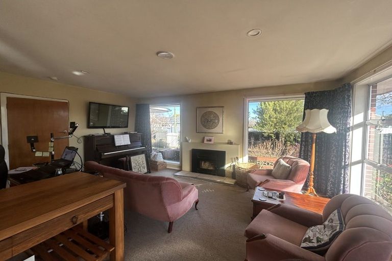 Photo of property in 32 Greendale Avenue, Avonhead, Christchurch, 8042