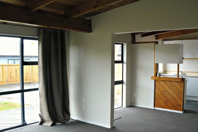 Photo of property in 120 Lynwood Road, New Lynn, Auckland, 0600