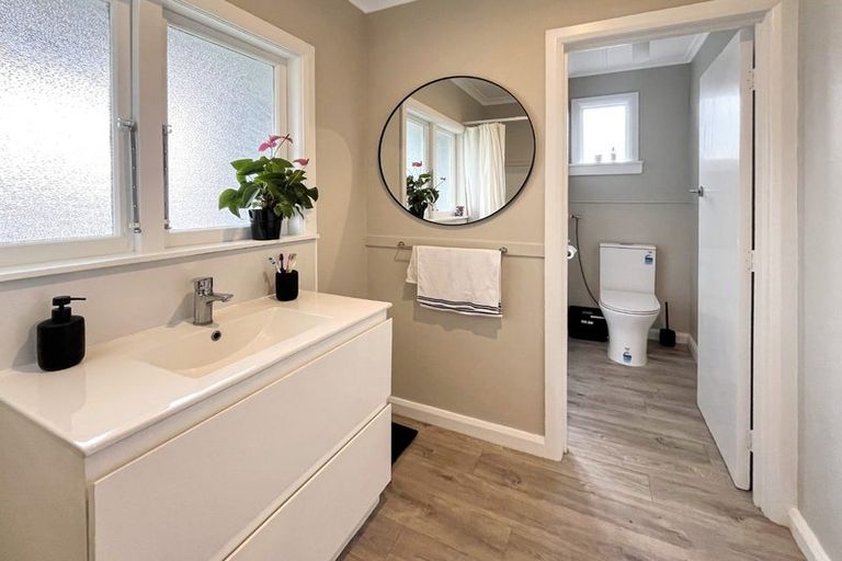 Photo of property in 4 Bristol Crescent, Roslyn, Palmerston North, 4414