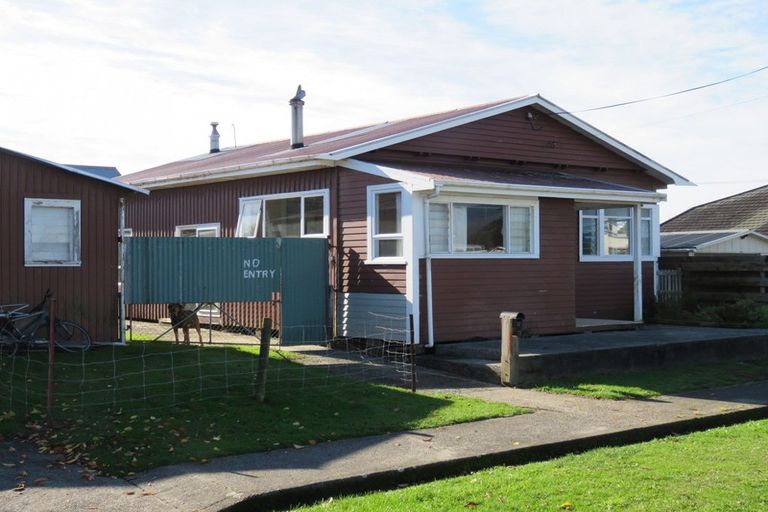 Photo of property in 19 Fonblanque Street, Westport, 7825