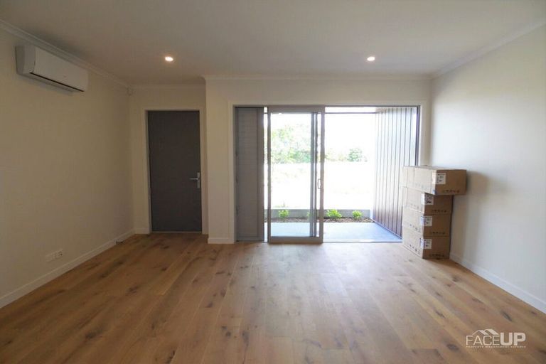 Photo of property in 1/2 Warrant Officer Lane, Hobsonville, Auckland, 0616