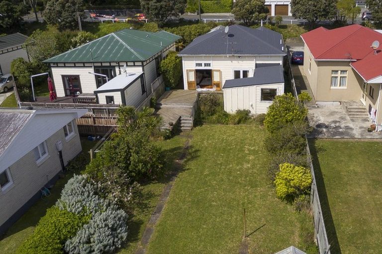 Photo of property in 142 Clyde Street, Island Bay, Wellington, 6023