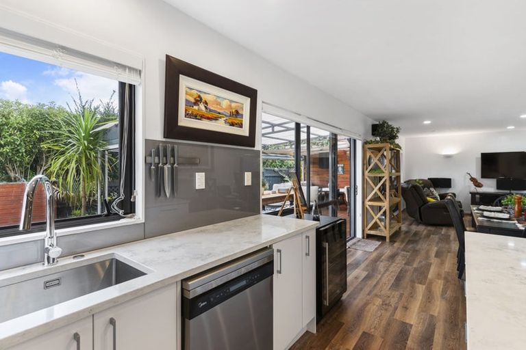 Photo of property in 2/19 Chiania Place, Somerville, Auckland, 2014
