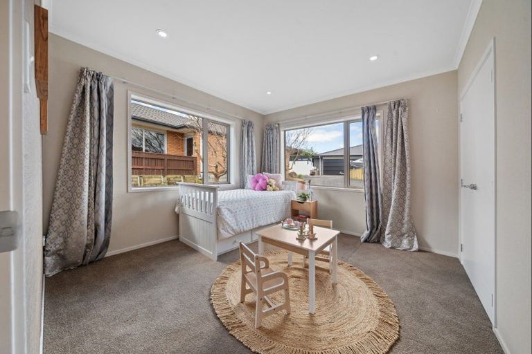 Photo of property in 5b Tupuhi Place, Highlands Park, New Plymouth, 4312