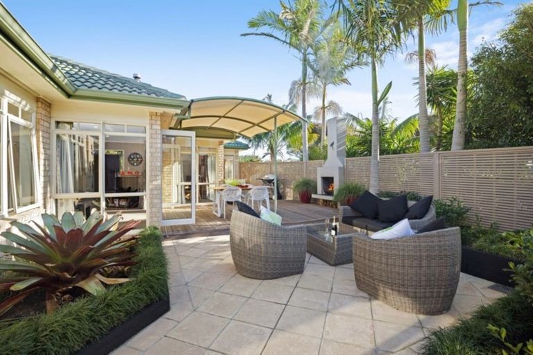 Photo of property in 40 Moyrus Crescent, East Tamaki Heights, Auckland, 2016