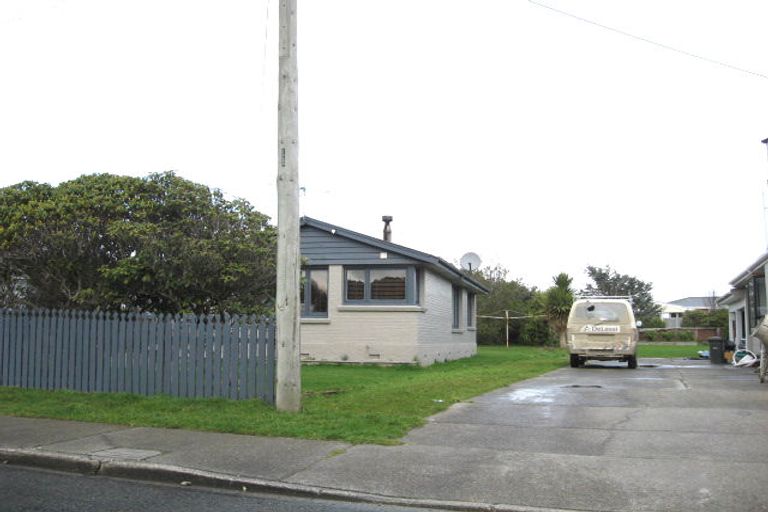 Photo of property in 17 Holloway Street, Waikiwi, Invercargill, 9810