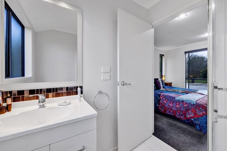 Photo of property in 31 Flint Road West, Stratford, 4332