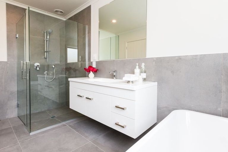 Photo of property in 41 Karina Terrace, Roslyn, Palmerston North, 4414