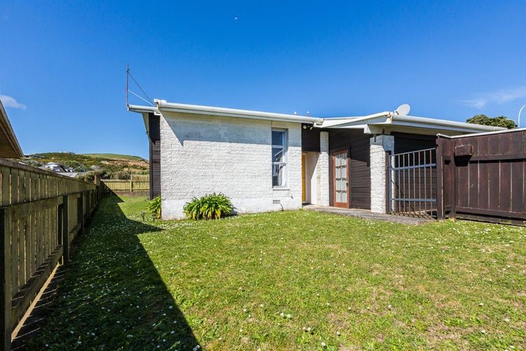 Photo of property in 2a Colchester Crescent, Newlands, Wellington, 6037