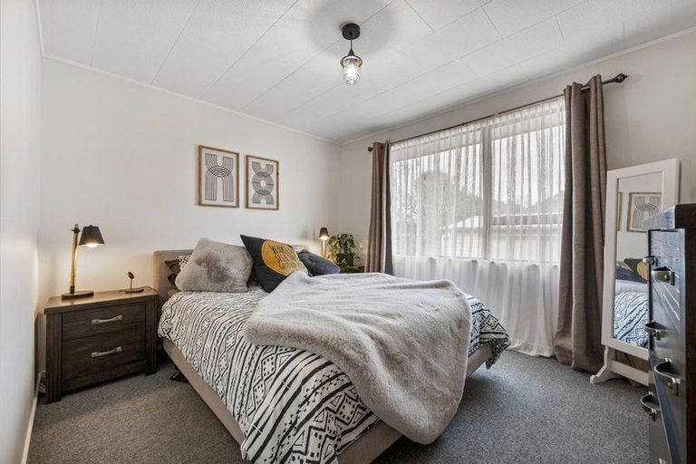 Photo of property in 1b Arney Road, Ranui, Auckland, 0612