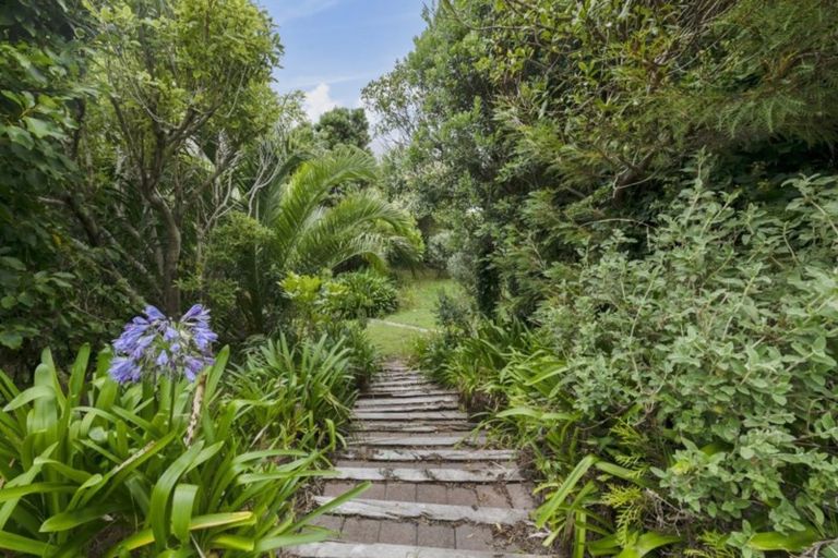 Photo of property in 28 Molyneux Close, Whitby, Porirua, 5024