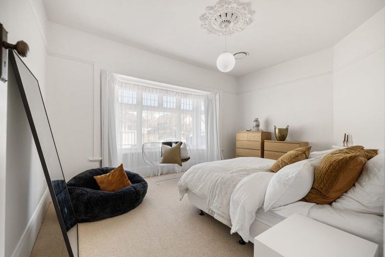 Photo of property in 5 Aikmans Road, Merivale, Christchurch, 8014