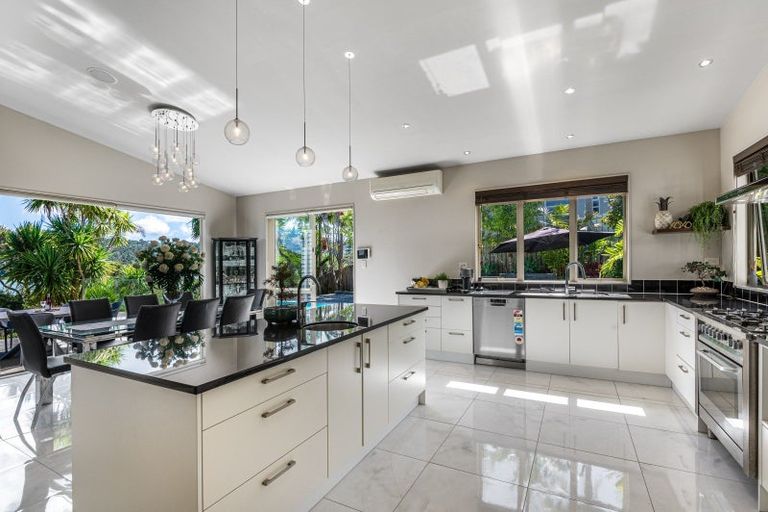 Photo of property in 29 Schopolo Place, Schnapper Rock, Auckland, 0632
