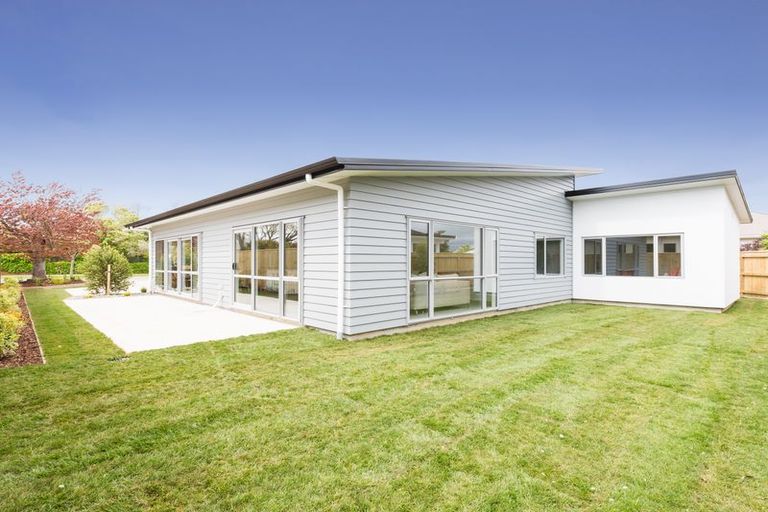 Photo of property in 41 Karina Terrace, Roslyn, Palmerston North, 4414
