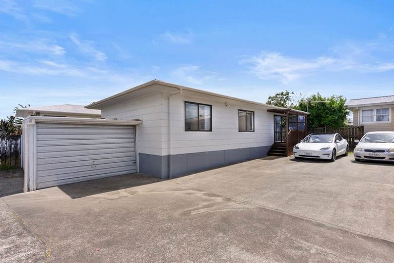 Photo of property in 2/14 John Street, Mangere East, Auckland, 2024