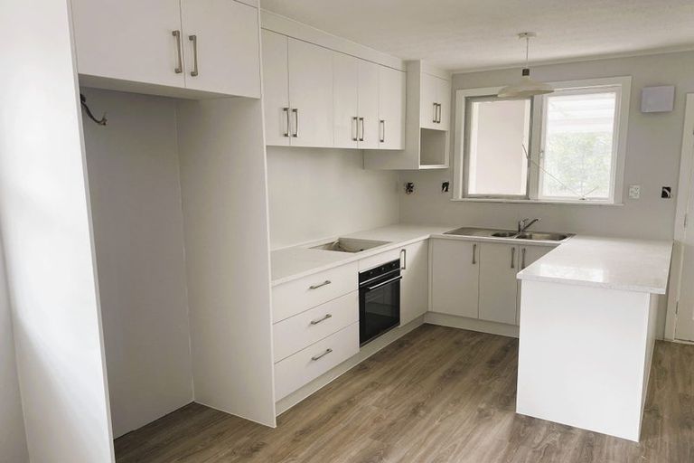 Photo of property in 37b Cobham Crescent, Kelston, Auckland, 0602