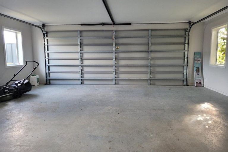 Photo of property in 2 James Kidd Place, Greytown, 5712