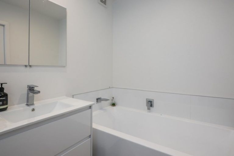 Photo of property in 77u2 Nevay Road, Miramar, Wellington, 6022