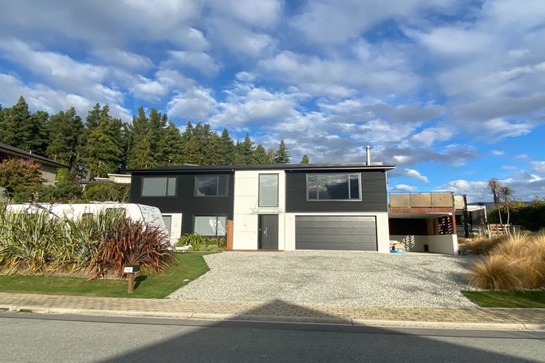 Photo of property in 12 Farrant Drive, Wanaka, 9305