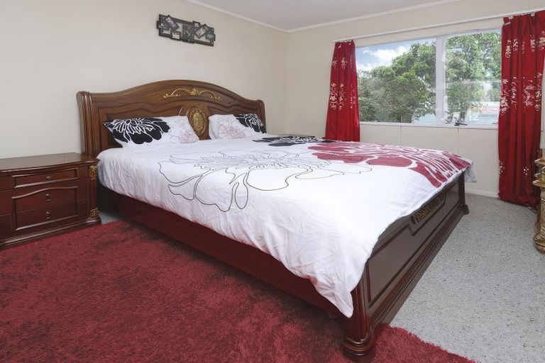Photo of property in 2/16 Lilburn Crescent, Massey, Auckland, 0614