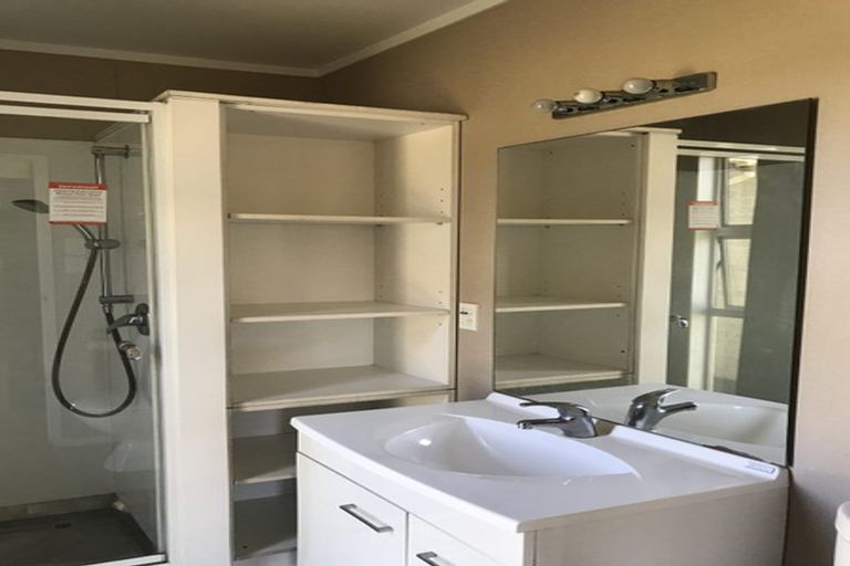 Photo of property in 63 Horokiwi Road West, Newlands, Wellington, 6037