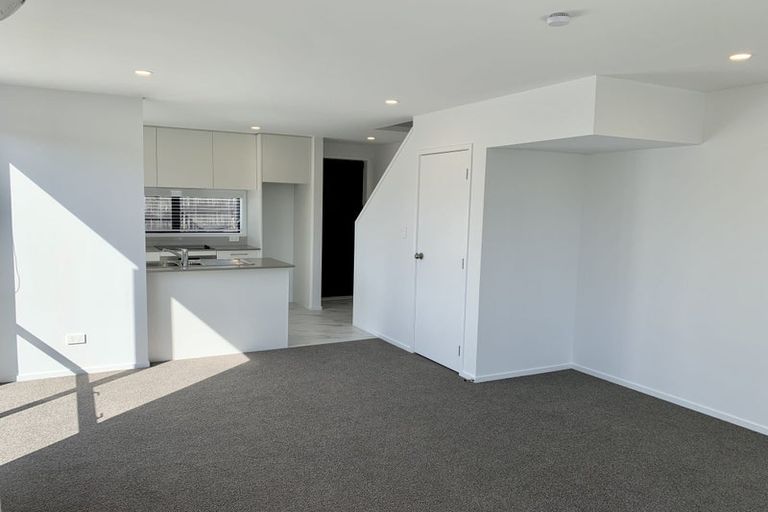 Photo of property in 1/3 Fairdale Place, Birkdale, Auckland, 0626