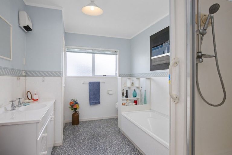 Photo of property in 178 Torkar Road, Clarks Beach, 2122