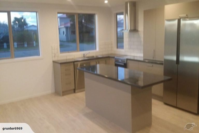 Photo of property in 51 Queen Street, Winton, 9720