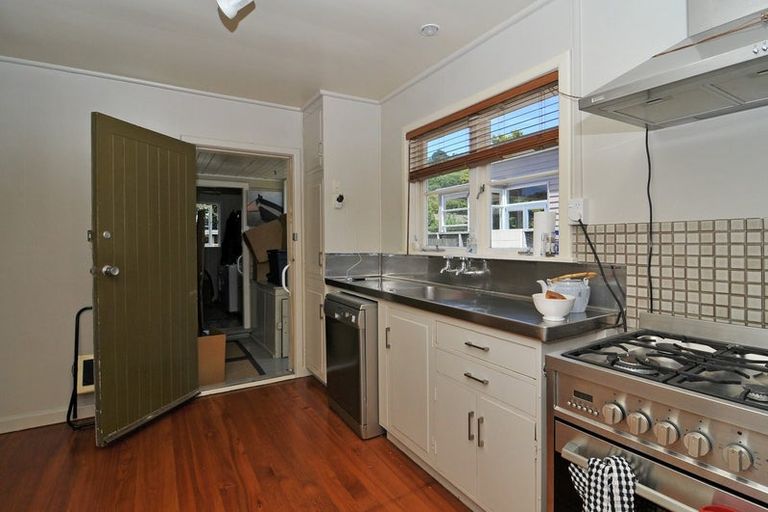 Photo of property in 36 Inglis Street, Seatoun, Wellington, 6022