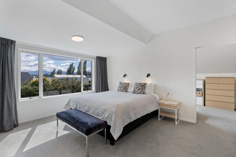 Photo of property in 11 Morrows Mead, Wanaka, 9305