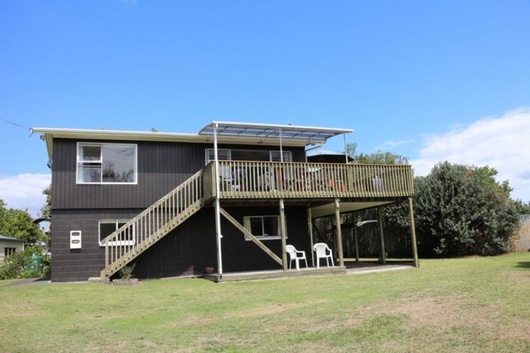 Photo of property in 12 Hardy Place, Cooks Beach, Whitianga, 3591