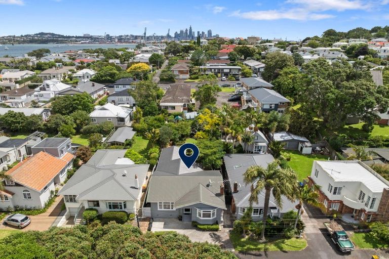 Photo of property in 15 Duders Avenue, Devonport, Auckland, 0624