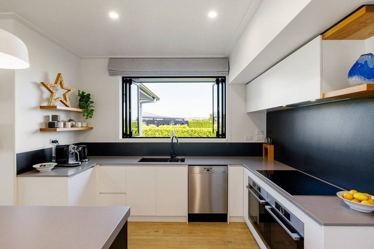 Photo of property in 2 Moemoea Place, Cambridge, 3434