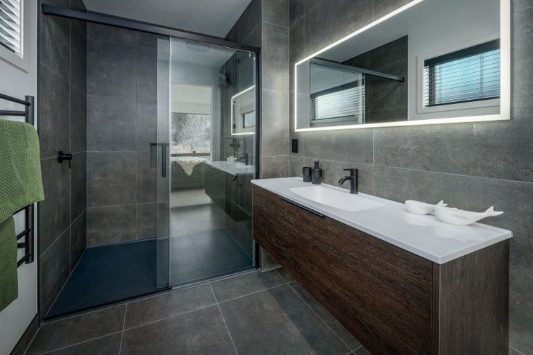 Photo of property in 1 Kamana Rise, Wanaka, 9382