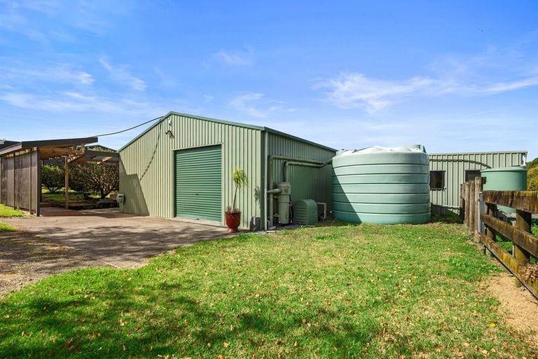 Photo of property in 216 Riverhead Road, Kumeu, 0892