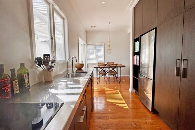 Photo of property in 43 Balmain Road, Birkenhead, Auckland, 0626