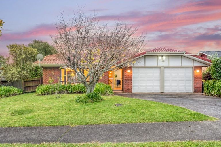 Photo of property in 57 Dalwhinnie Parade, Highland Park, Auckland, 2010