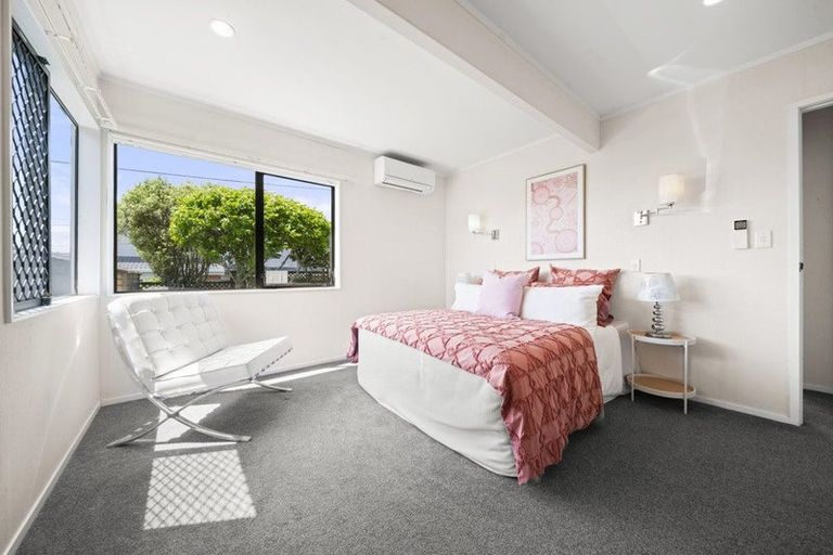 Photo of property in 1/56 Aberdeen Road, Campbells Bay, Auckland, 0620