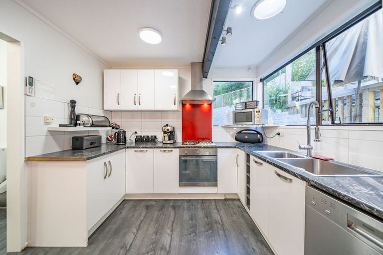 Photo of property in 27 Postgate Drive, Whitby, Porirua, 5024