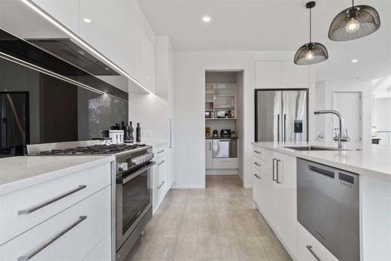 Photo of property in 76 Edgecumbe Road, Tauranga, 3110