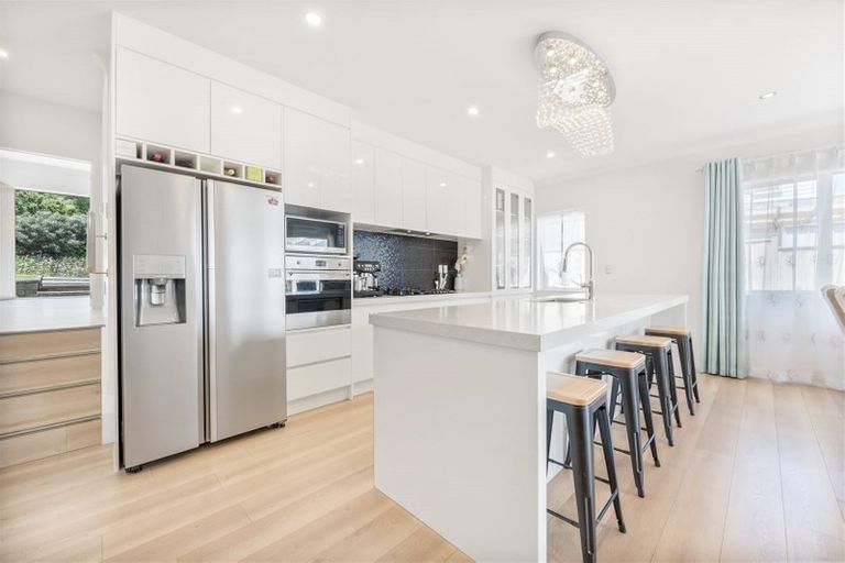 Photo of property in 25 Casheltown Way, Flat Bush, Auckland, 2019