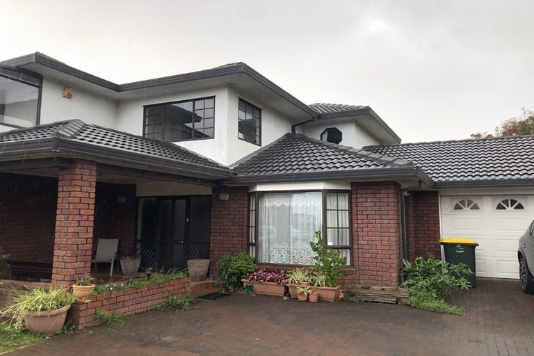 Photo of property in 8 Capistrano Mews, Goodwood Heights, Auckland, 2105