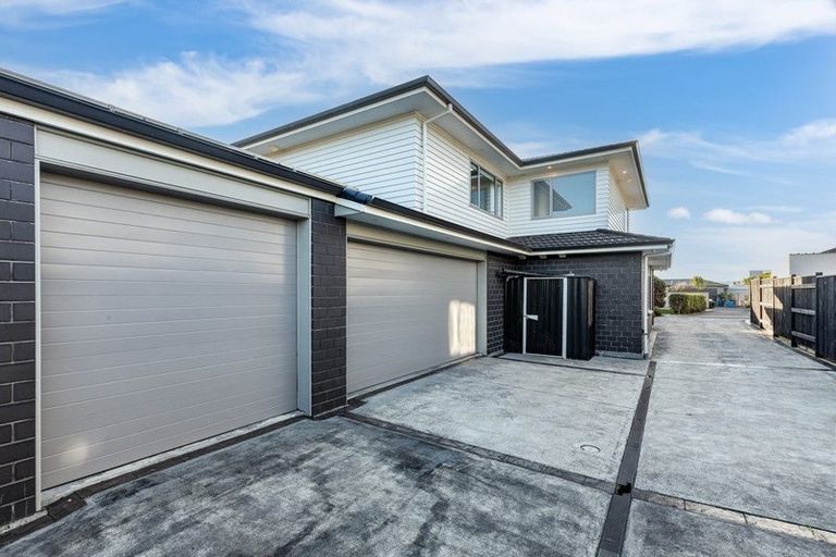 Photo of property in 10 Omaka Place, Aotea, Porirua, 5024