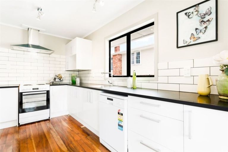 Photo of property in 14 Poto Street, Te Atatu South, Auckland, 0610