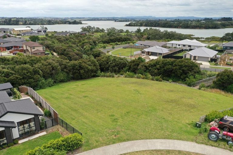 Photo of property in 8 Wheriko Avenue, Glenbrook, 2681