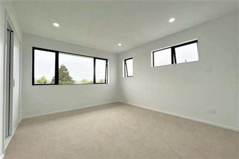 Photo of property in 35 Eileen Newey Place, Henderson, Auckland, 0612