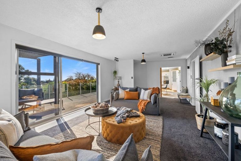 Photo of property in 9 Cabot Place, Frankleigh Park, New Plymouth, 4310